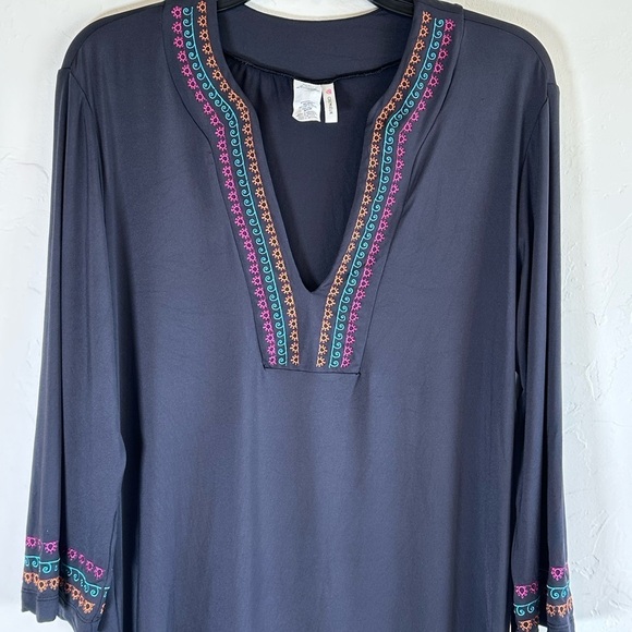 Cremieux Black V-neck 3/4 Sleeve Tunic Blouse with Embroidered Detail Sz S - Picture 2 of 9